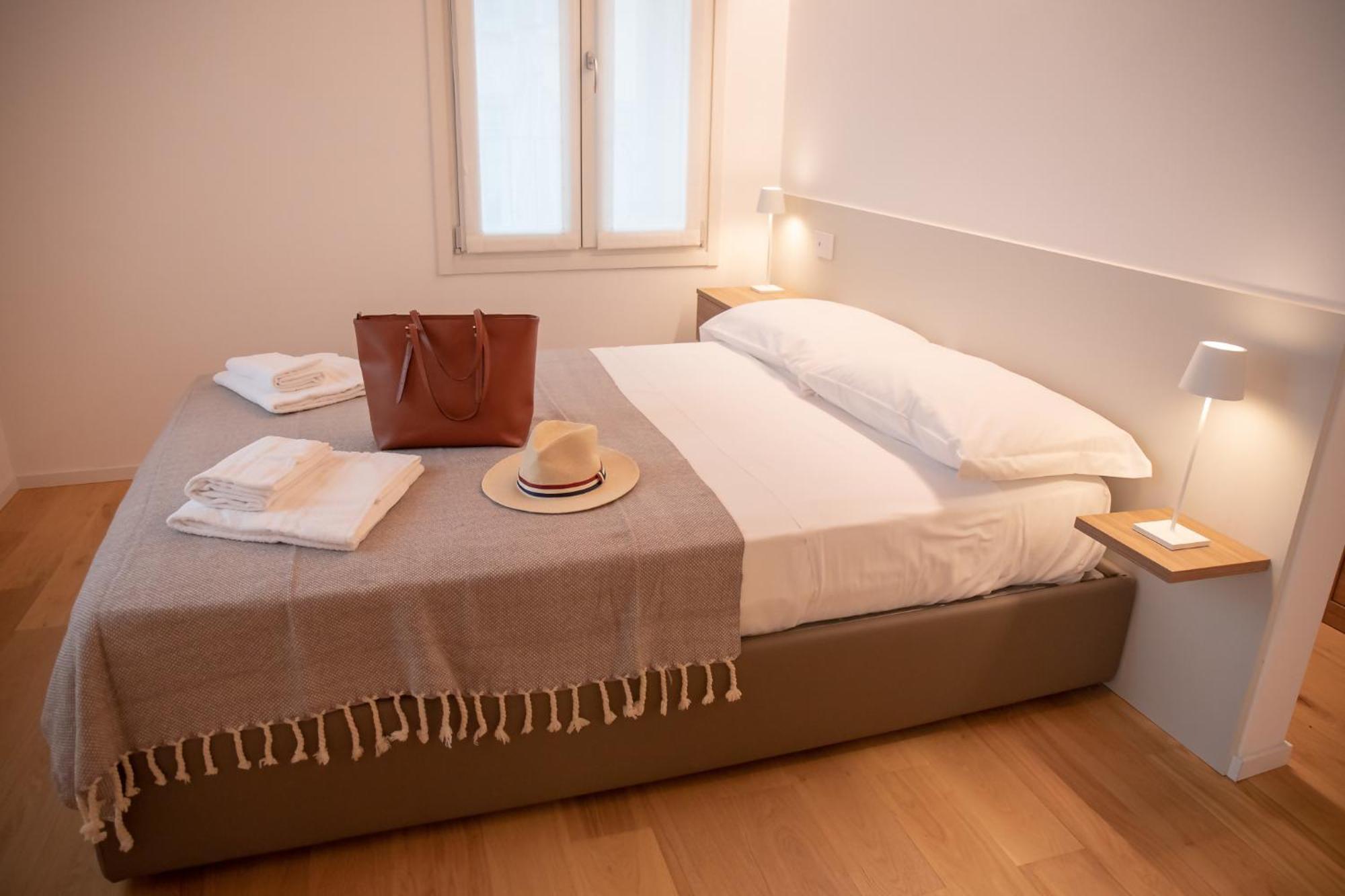 Amendola City View Apartments Suite Romantica コモ エクステリア 写真